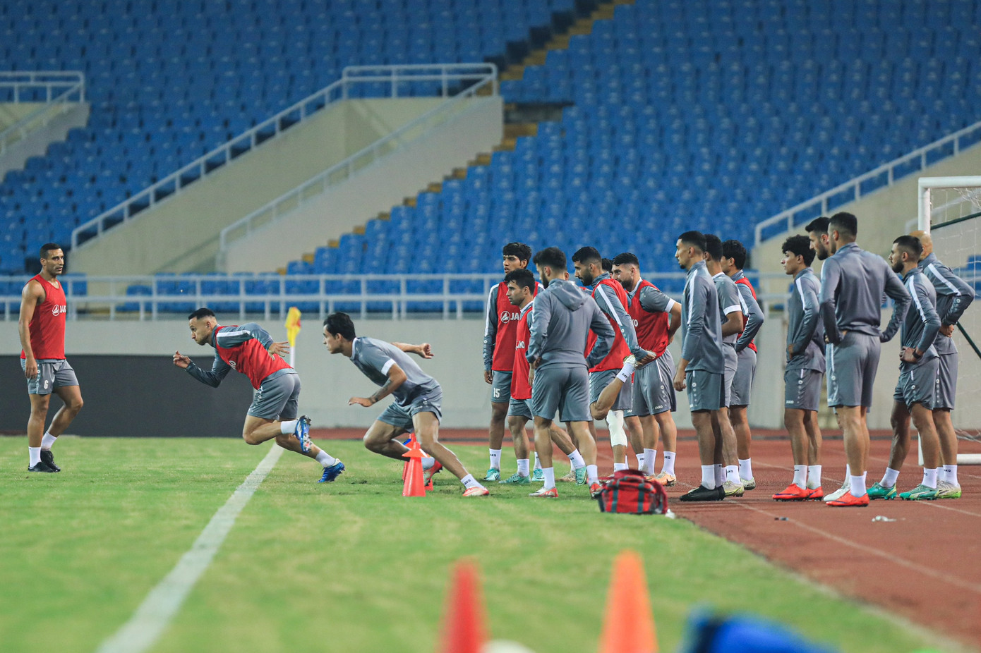 Tất nhiên Iraq ở đẳng cấp cao hơn bởi vị trí thứ 68 thế giới, hơn Việt Nam tới 26 bậc, đồng thời vừa đoạt Cúp vùng Vịnh hồi đầu năm, giải đấu họ đã thắng cả Saudi Arabia và Qatar, hai đại diện châu Á ở World Cup 2022.