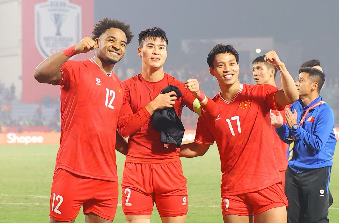 Cùng HLV Kim Sang-sik, thói quen chiến thắng cùng niềm vui của người hâm mộ đã trở lại. Cùng HLV Kim Sang-sik, thói quen chiến thắng cùng niềm vui của người hâm mộ đã trở lại.