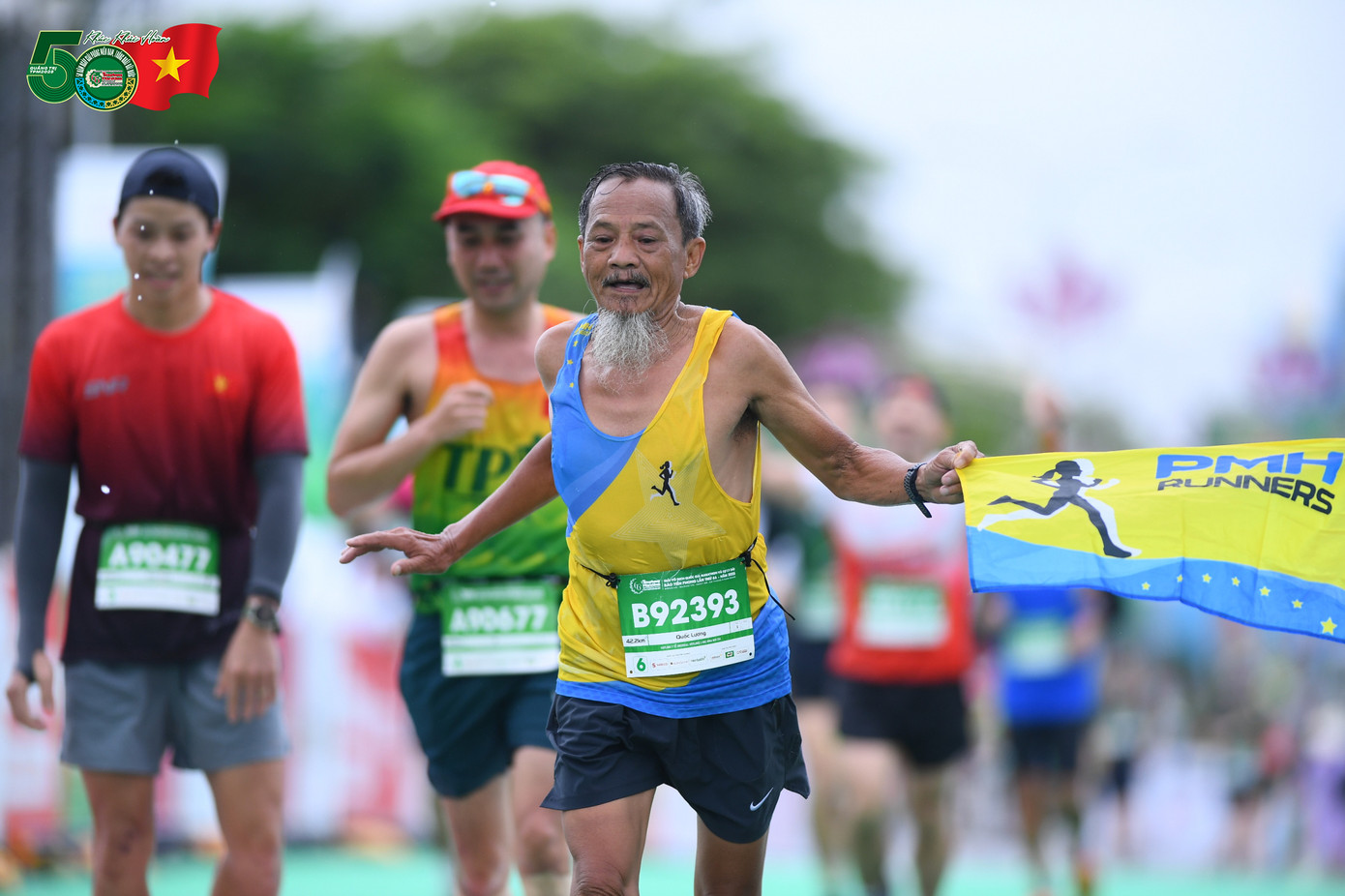 Những khoảnh khắc đáng nhớ của vận động viên 73 tuổi thuộc CLB Phú Mỹ Hưng Runner.