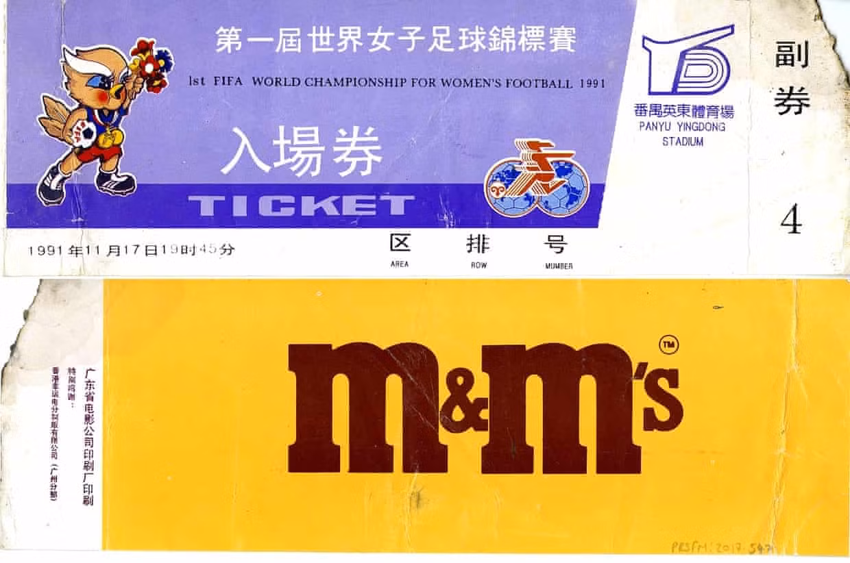 Tấm vé vào sân ở World Cup 1991, với mặt sau là logo của M&amp;Ms. (Ảnh: Guardian)