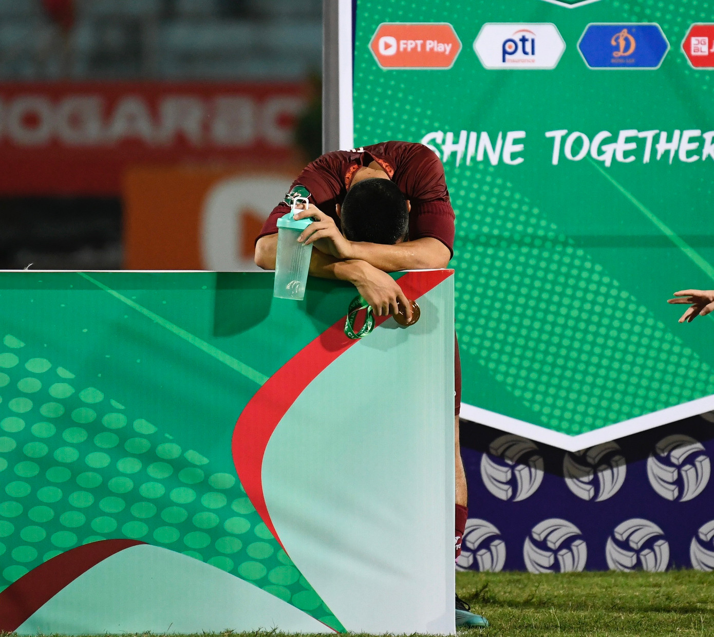 Đức Chiến lập siêu phẩm phút cuối giúp Viettel vào chung kết Cúp Quốc gia ảnh 48