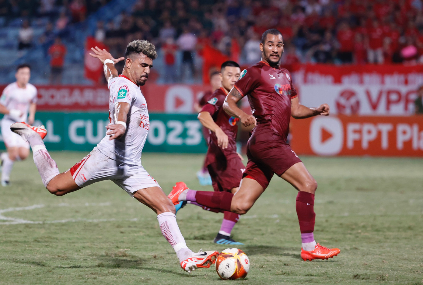 Đức Chiến lập siêu phẩm phút cuối giúp Viettel vào chung kết Cúp Quốc gia ảnh 21