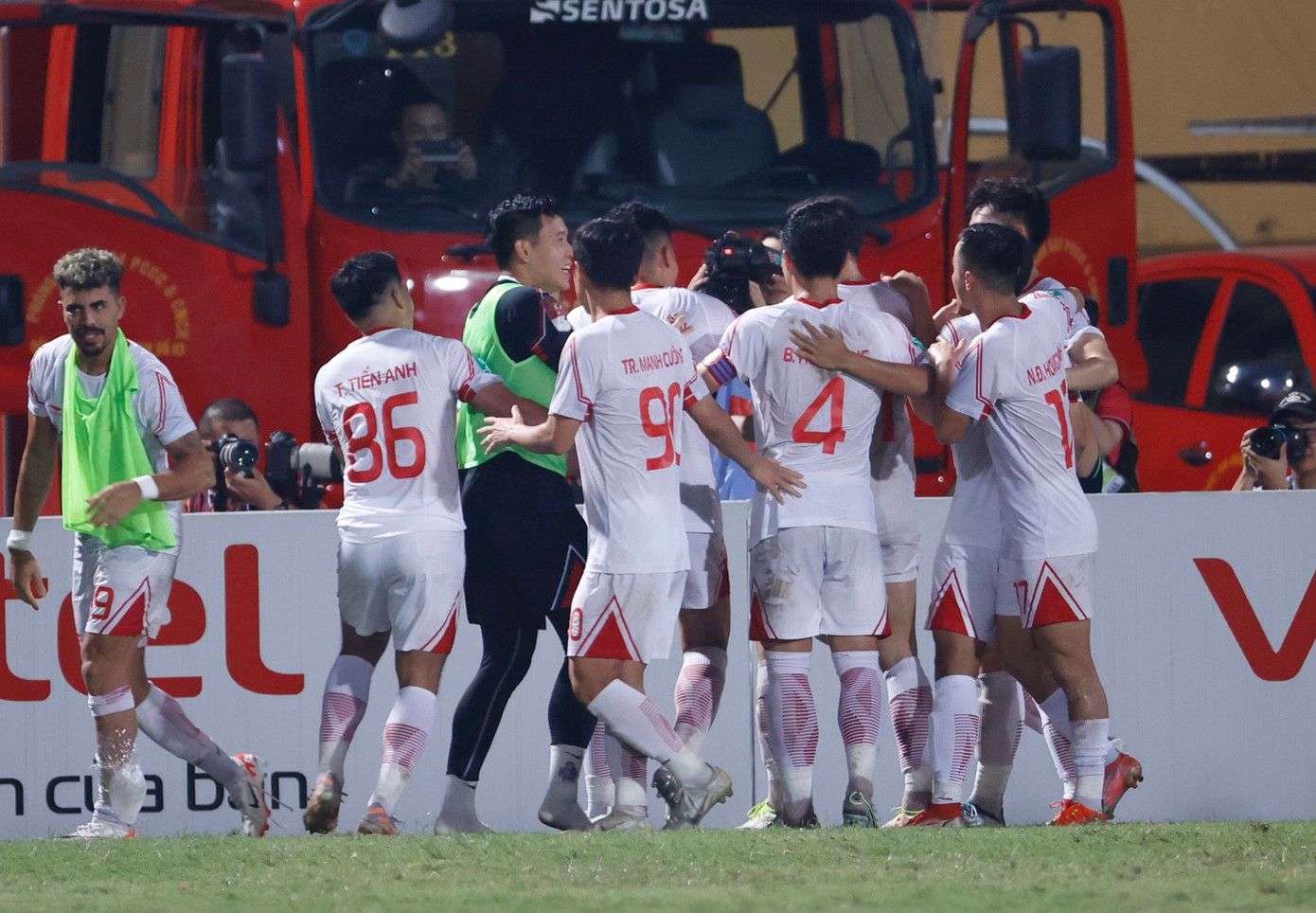 Đức Chiến lập siêu phẩm phút cuối giúp Viettel vào chung kết Cúp Quốc gia ảnh 43