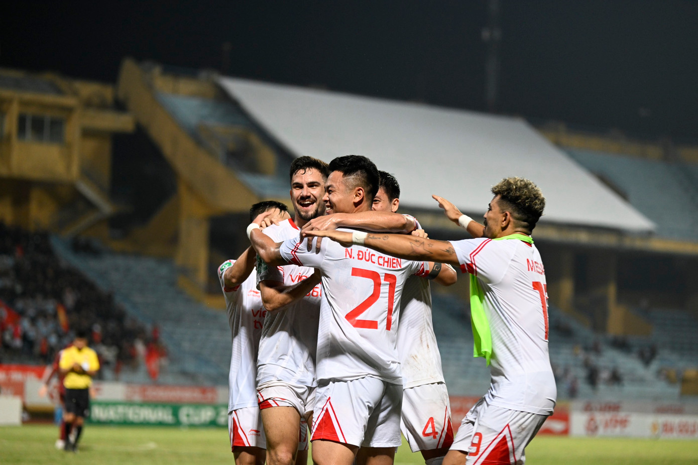 Đức Chiến lập siêu phẩm phút cuối giúp Viettel vào chung kết Cúp Quốc gia ảnh 46