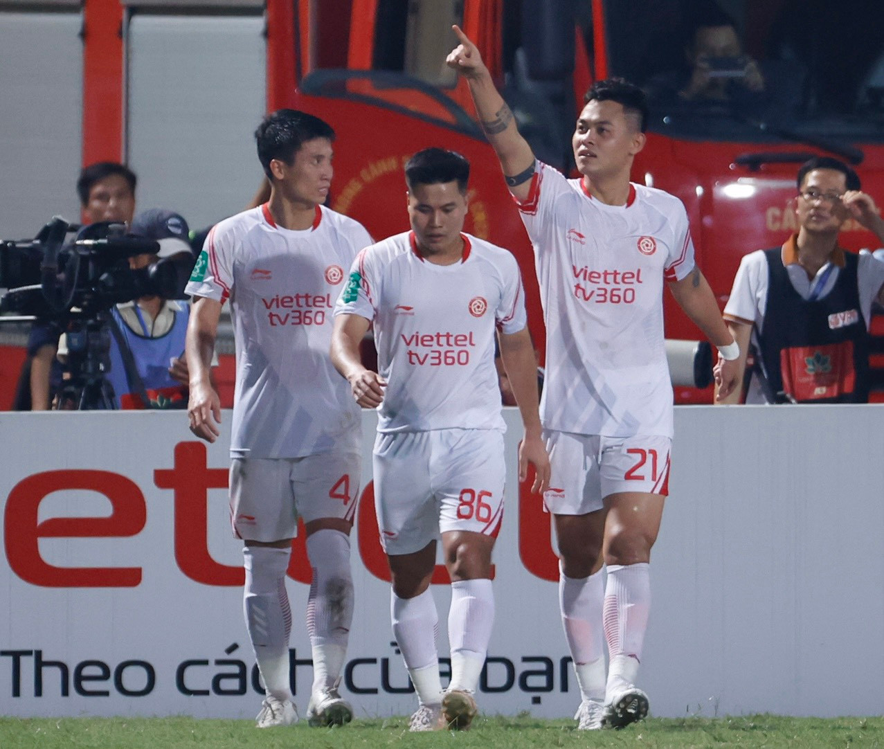 Đức Chiến lập siêu phẩm phút cuối giúp Viettel vào chung kết Cúp Quốc gia ảnh 44