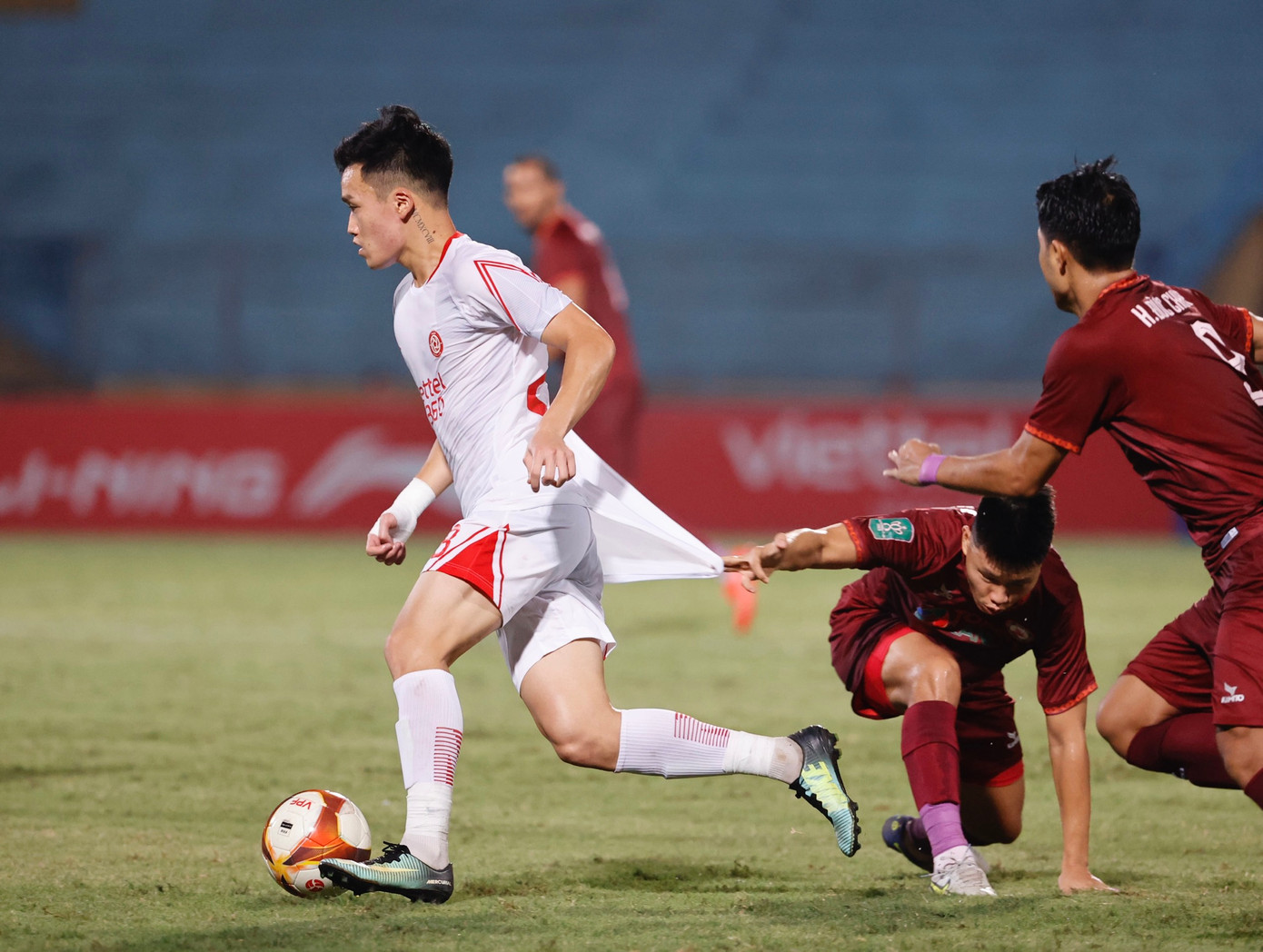 Đức Chiến lập siêu phẩm phút cuối giúp Viettel vào chung kết Cúp Quốc gia ảnh 37