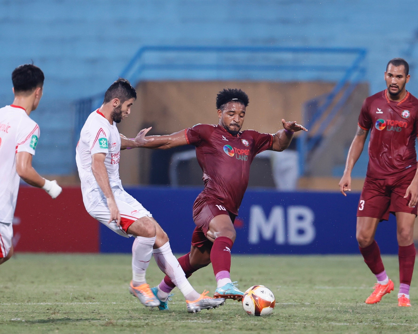 Đức Chiến lập siêu phẩm phút cuối giúp Viettel vào chung kết Cúp Quốc gia ảnh 18