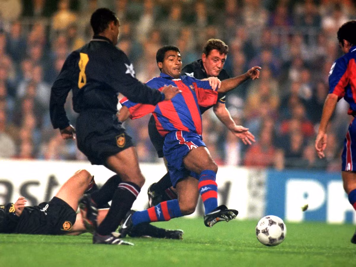 Romario khiến các hậu vệ MU có một đêm khốn khổ. (Ảnh: Getty Images)