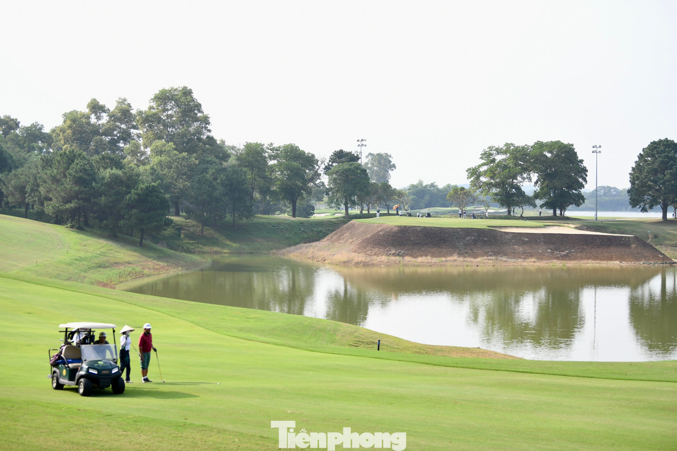 Mr. Evans Caroll Mahoney - Phó Giám đốc Khối Phát triển kinh doanh Golf - Tập đoàn BRG nói rằng &quot;Tiền Phong Golf Championship là một trong những sự kiện quan trọng nhất trong năm của BRG Kings&apos; Island Golf Resort&quot;, và &quot;giải đấu tổ chức vào mùa thu với khí hậu mát mẻ là thời điểm chất lượng green tốt nhất&quot;.