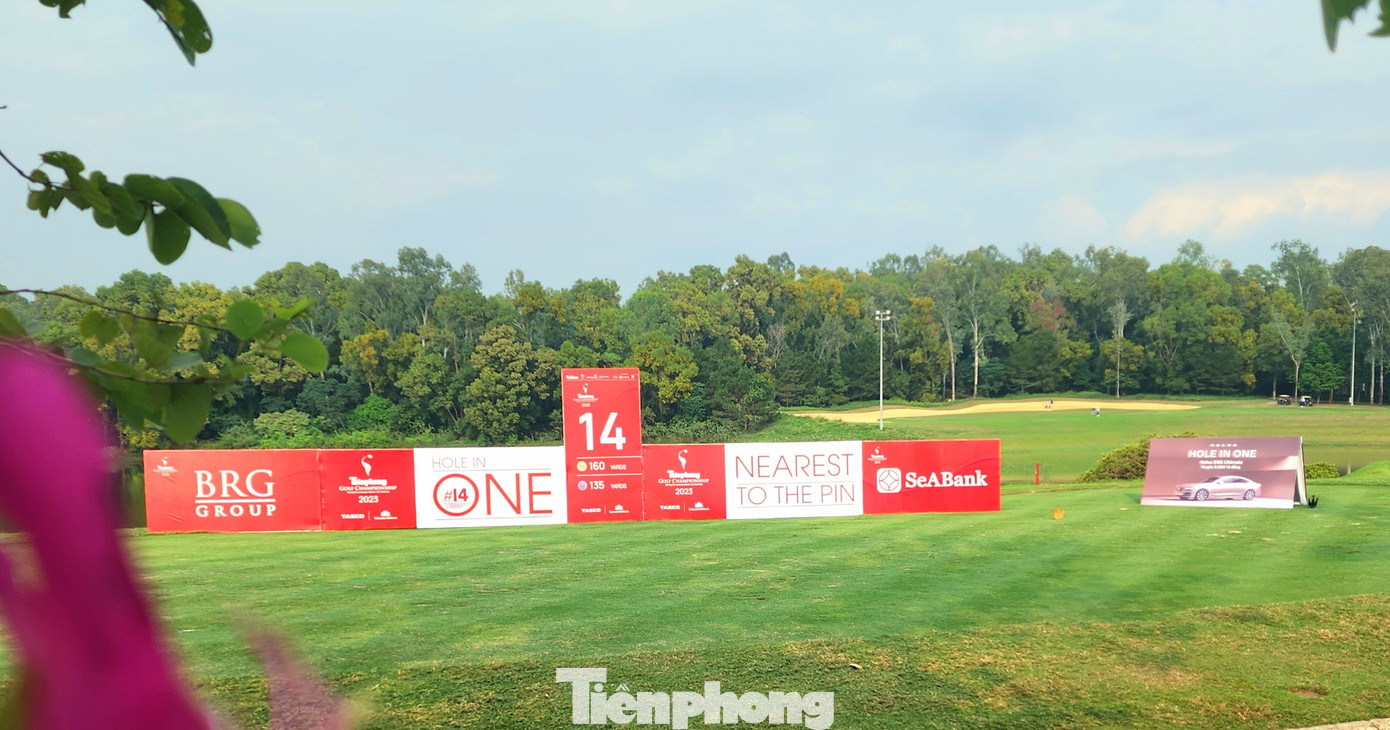 Hố 14 là một cơ hội khác để các golfer tham dự Tiền Phong Golf Championship 2023 giành HIO. Hố 14 là một cơ hội khác để các golfer tham dự Tiền Phong Golf Championship 2023 giành HIO.