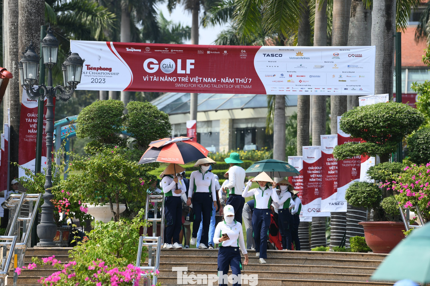 Đội ngũ caddie cũng được huấn luyện đầy đủ, phổ biến thể lệ giải đấu.