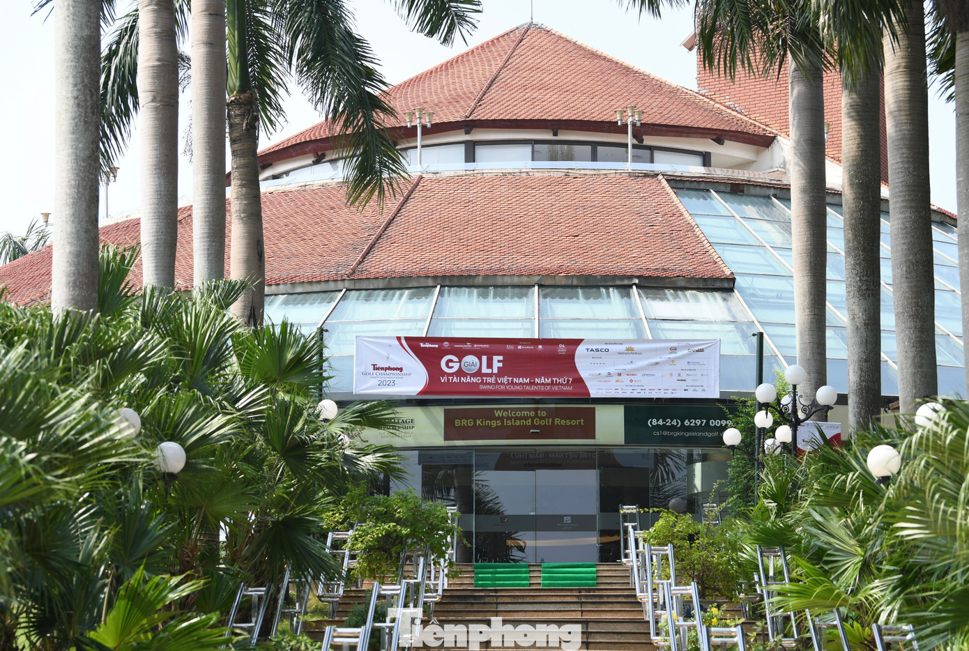 Quang cảnh trước ClubHouse, nơi các golfer sẽ tiến hành thủ tục check-in trước khi bắt đầu tranh tài.