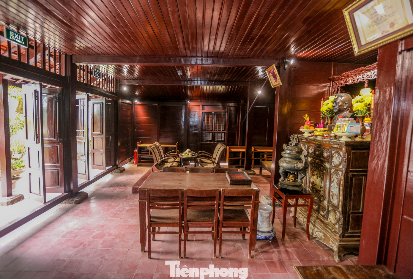 Theo ông Phan Thanh Nhật, Trưởng ban quản lý Khu lưu niệm, trong năm tháng chiến tranh, ngôi nhà bị tàn phá nặng nề. Năm 1976, chính quyền và bà con ở Hậu Kiên đã dựng lên ngôi nhà đơn sơ trên nền đất cũ để mỗi lần Tổng Bí thư Lê Duẩn về thăm quê có chỗ nghỉ chân, đồng thời là nơi thừa tự tổ tiên.