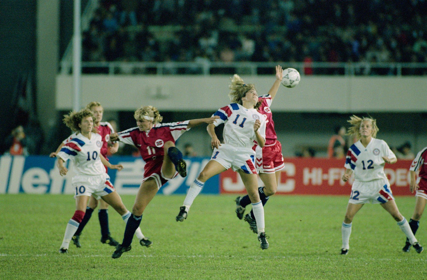 Những hình ảnh về giải đấu năm 1991, khi phần lớn các cầu thủ đều là nghiệp dư. (Ảnh: Getty Images) Những hình ảnh về giải đấu năm 1991, khi phần lớn các cầu thủ đều là nghiệp dư. (Ảnh: Getty Images)