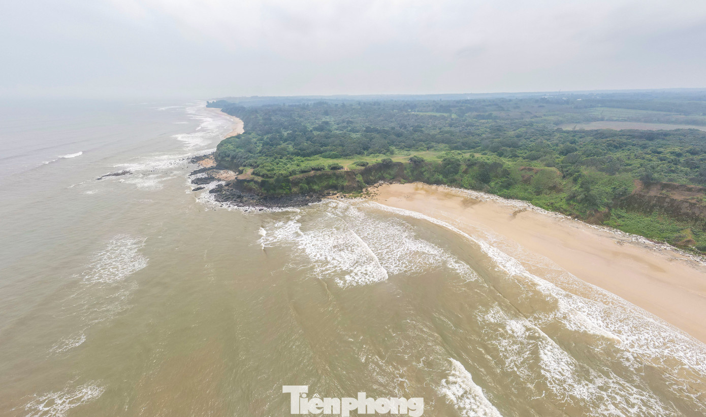 Những tiềm năng to lớn là cơ sở để Quảng Trị phát triển du lịch, biến đây thành ngành kinh tế quan trọng trong cơ cấu kinh tế của tỉnh. Những tiềm năng to lớn là cơ sở để Quảng Trị phát triển du lịch, biến đây thành ngành kinh tế quan trọng trong cơ cấu kinh tế của tỉnh.