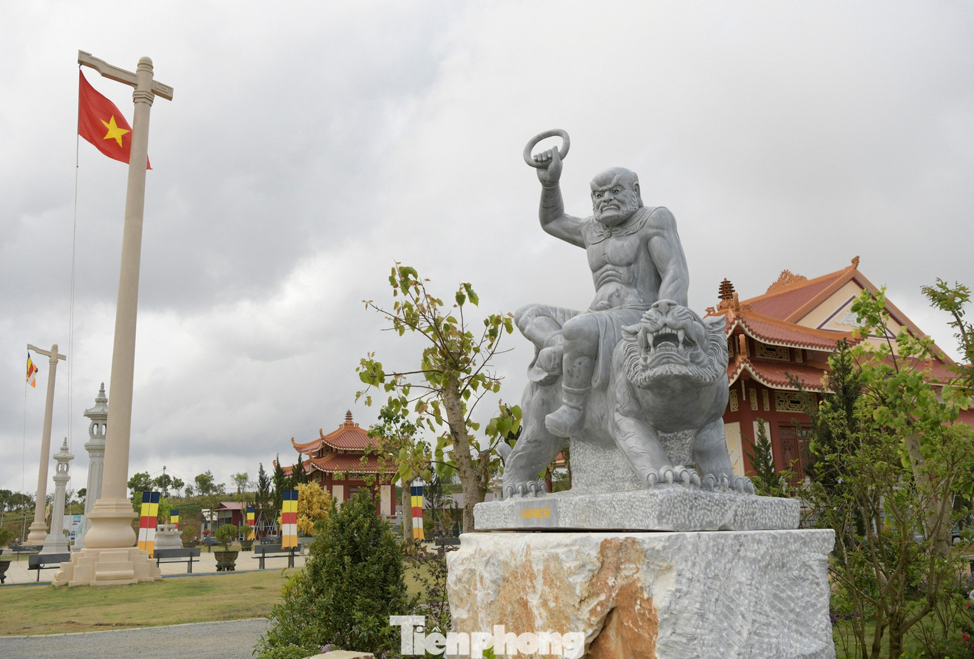 Thiền viện là nơi mọi người tìm kiếm sự tĩnh lặng và an yên giữa thiên nhiên tươi đẹp, tránh xa thế tục, cũng như sinh hoạt văn hóa tâm linh, tìm hiểu về thiền cũng như Phật giáo.