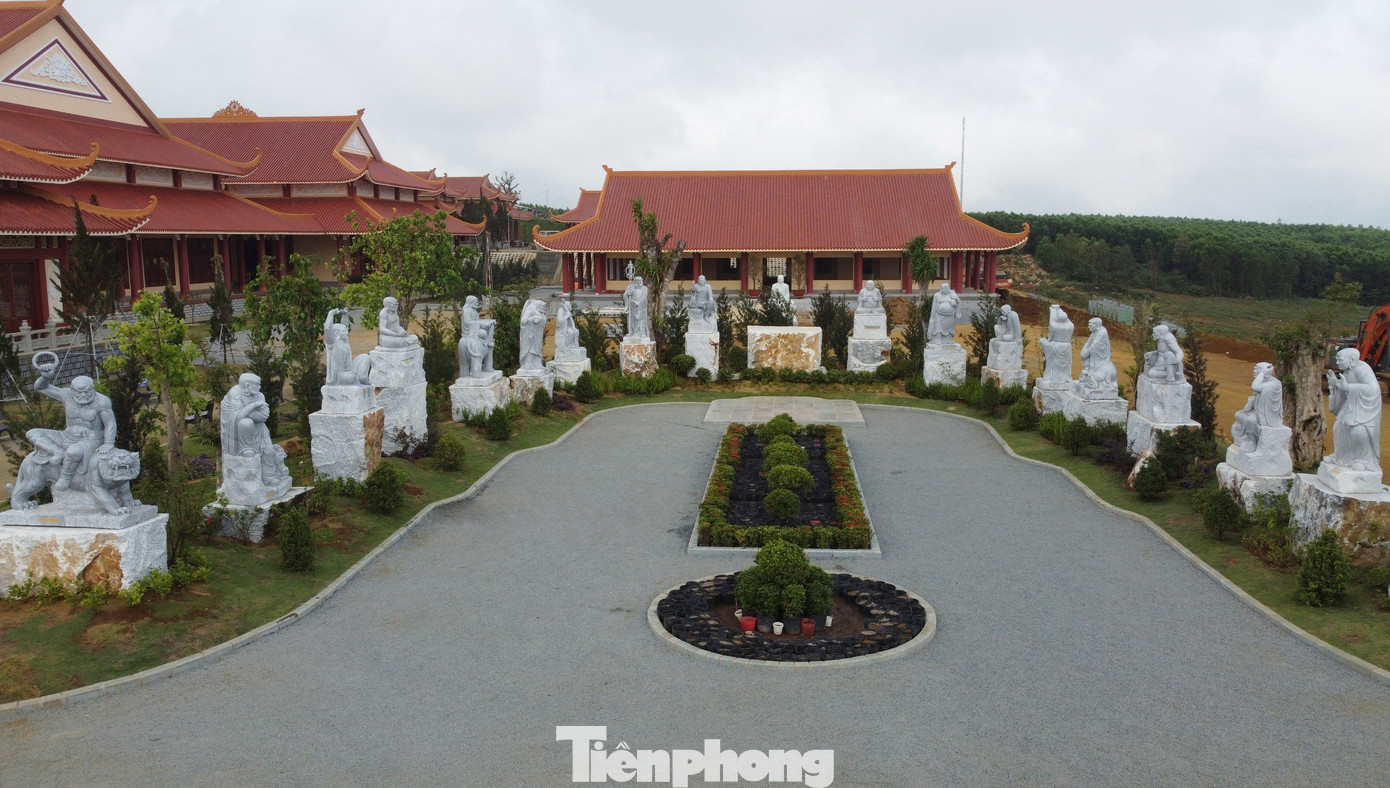 Thiền viện Trúc Lâm Phú Yên thể hiện rõ nét tinh thần nhập thế của Thiền phái Trúc Lâm Việt Nam, với tư tưởng "hòa mình vào thế tục", "tìm sự giác ngộ là tìm ngay trong đời sống hiện thực",