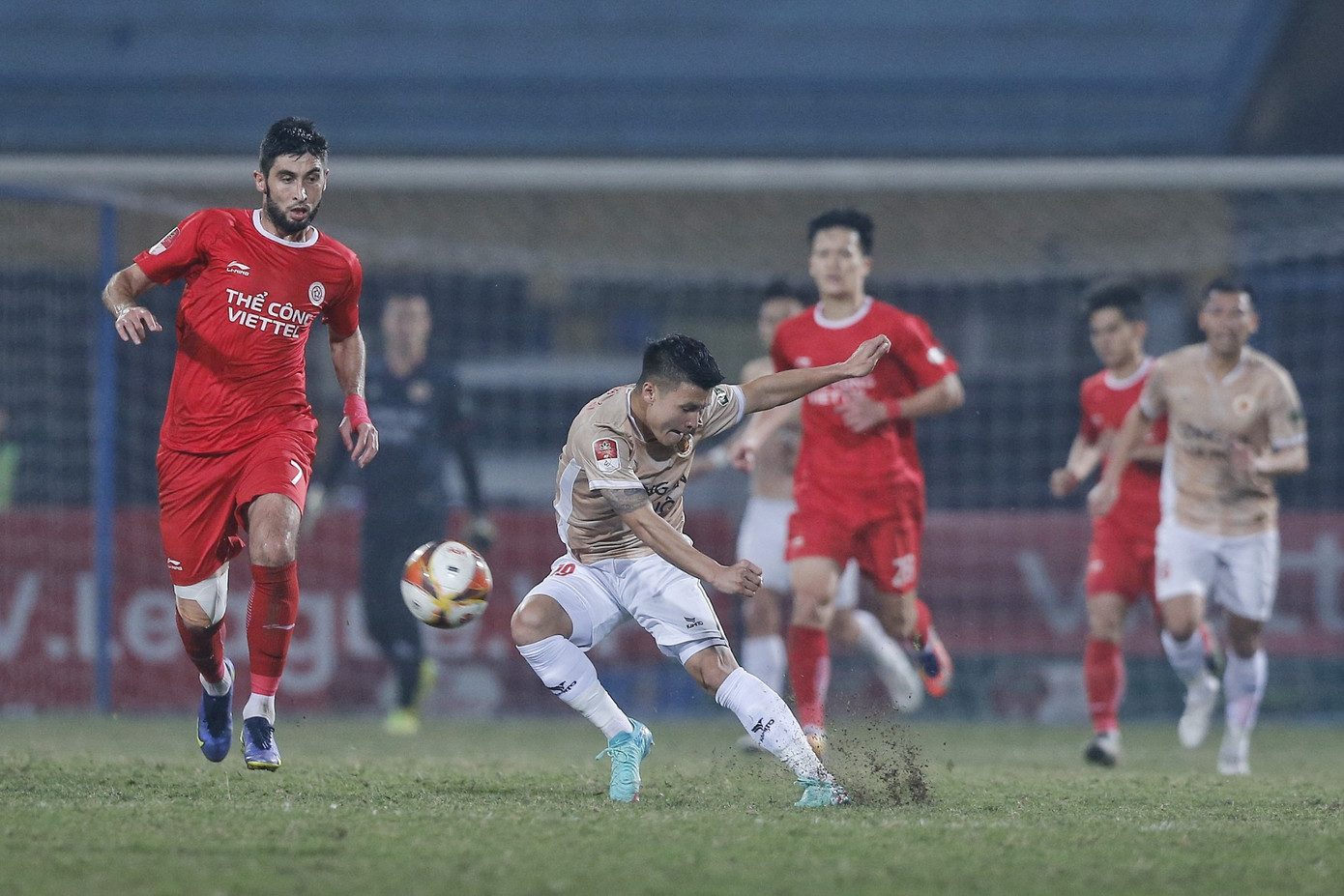 Hạ CAHN 3-0 trong trận derby thủ đô, Thể Công Viettel nhận cú hích trong giai đoạn quan trọng ảnh 40 Hạ CAHN 3-0 trong trận derby thủ đô, Thể Công Viettel nhận cú hích trong giai đoạn quan trọng ảnh 40
