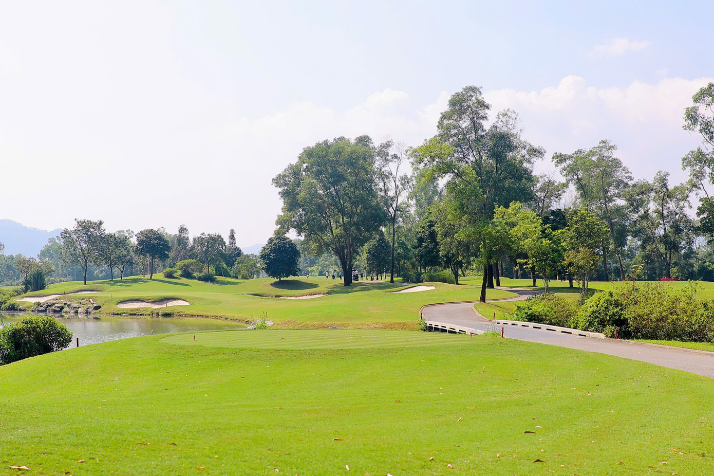 Trước khi giải đấu khởi tranh, Ban tổ chức sẽ tiến hành làm sạch sân bãi một lần nữa, cắt lại green cũng như sắp đặt lại tee và điểm cắm cờ nhằm mang lại hứng thú cho các golfer.