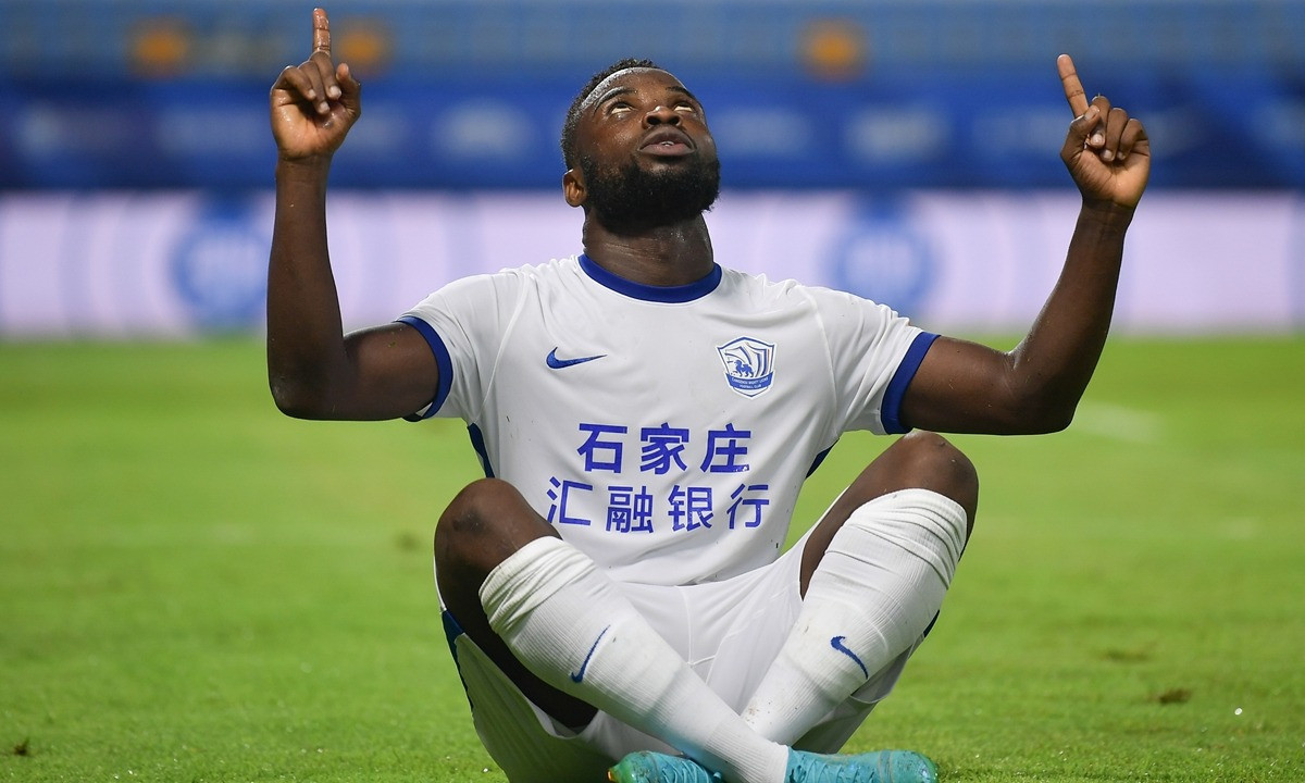 Oscar Maritu, tiền đạo 25 tuổi gốc Congo đang khoác áo Cangzhou Mighty Lions ở China Super League.