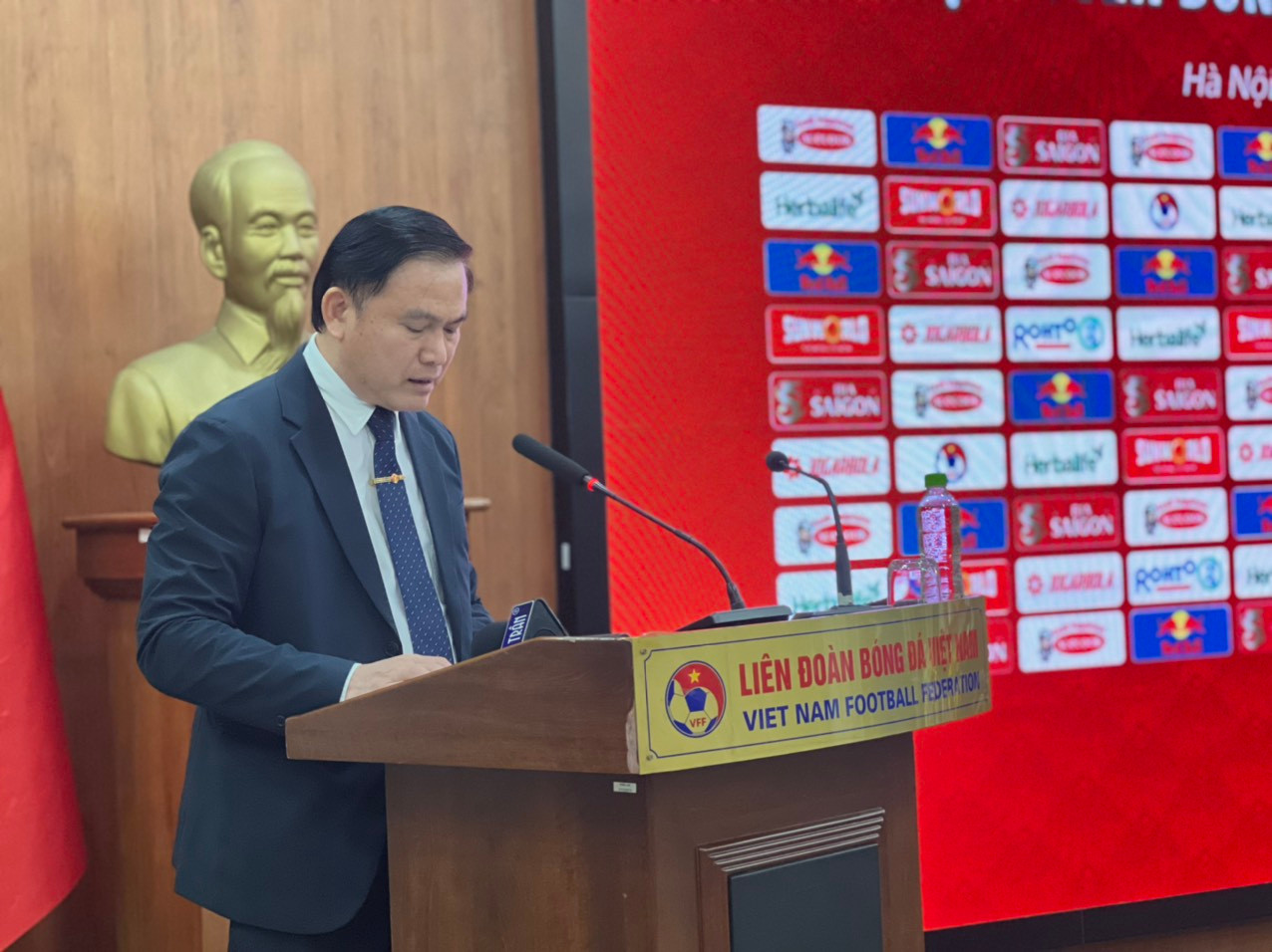 HLV Kim Sang-sik: Tôi hy vọng các cầu thủ sẽ trung thành với đội bóng, cùng nhau tạo nên những điều tốt đẹp nhất ảnh 6