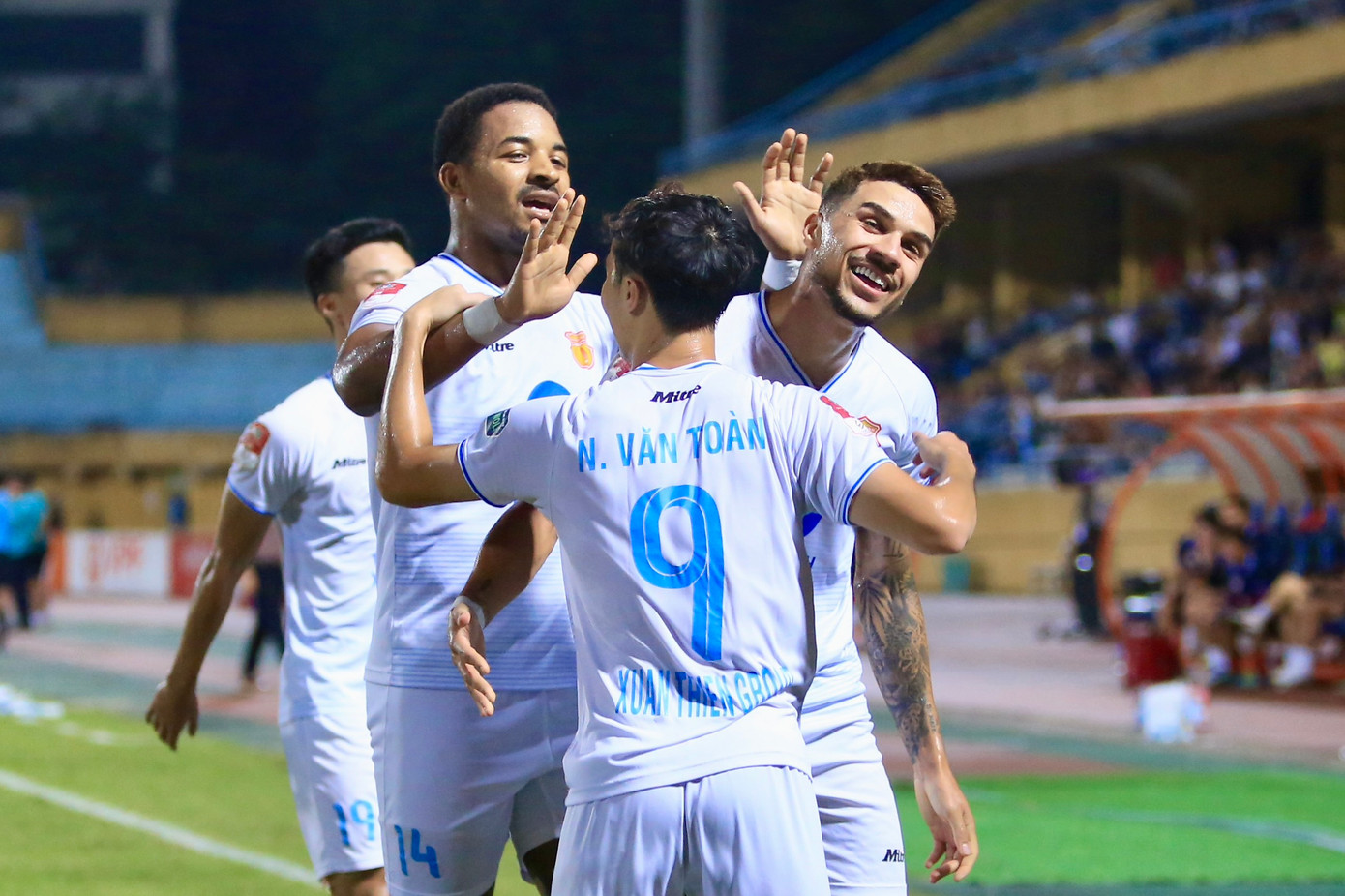 Thể Công Viettel thắng phút bù giờ, níu chân Nam Định trong cuộc đua vô địch ảnh 27