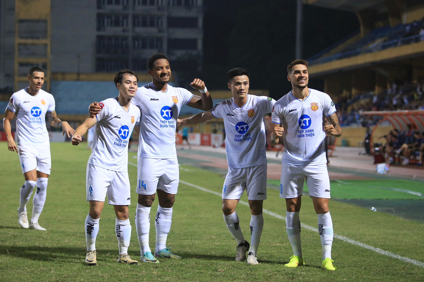  Thể Công Viettel thắng phút bù giờ, níu chân Nam Định trong cuộc đua vô địch ảnh 29