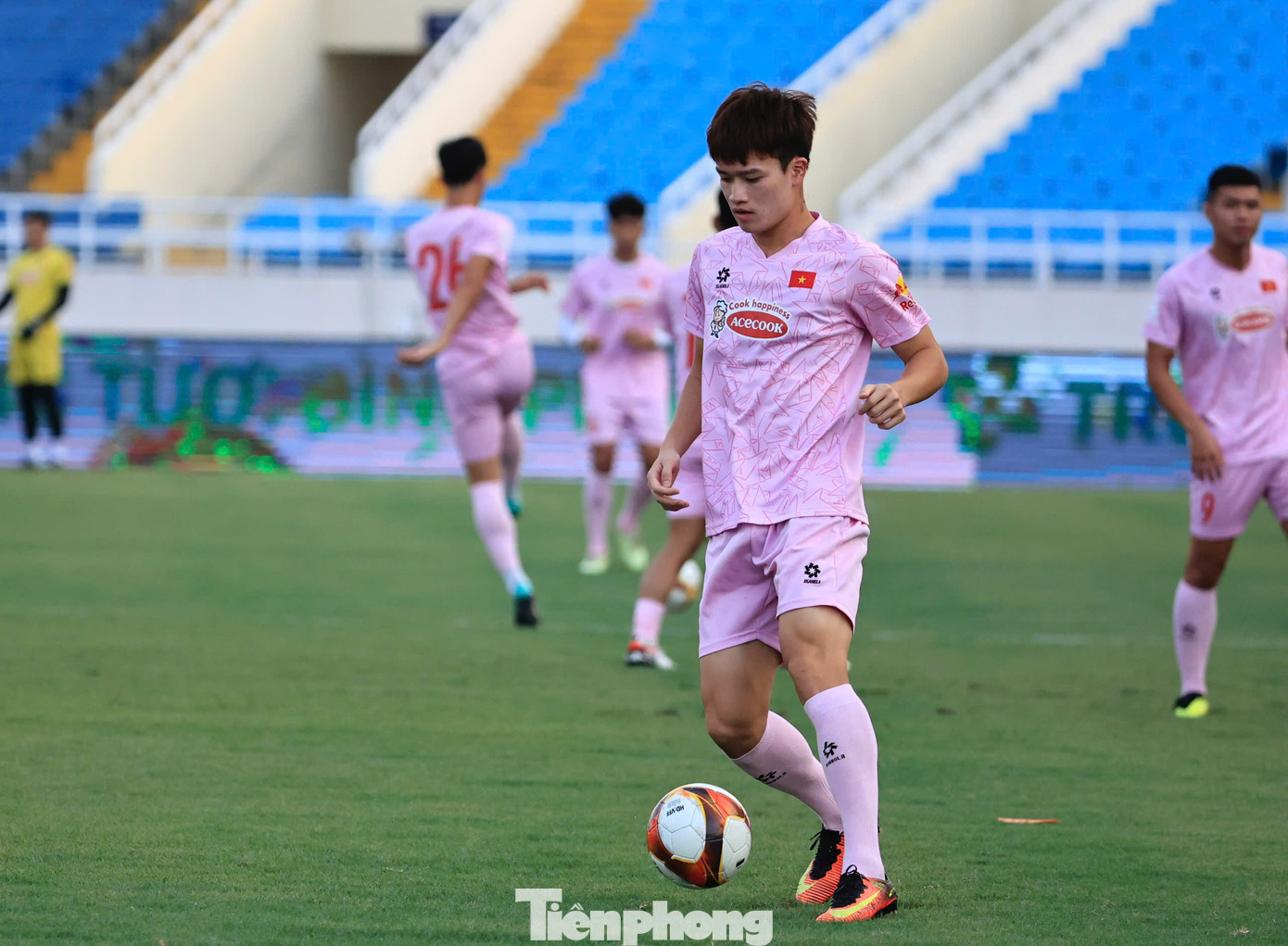 Người hâm mộ đang rất mong chờ Hoàng Đức, Quả bóng Vàng Việt Nam 2023 sớm lấy lại phong độ đỉnh cao, cung cấp những giải pháp sáng tạo cho tuyến đầu.