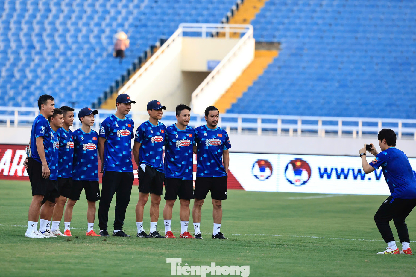 Tuy nhiên, ông biết trận đấu này rất có ý nghĩa với Đặng Văn Lâm. &quot;Tôi biết Văn Lâm từng lớn lên ở Nga, đồng thời bày tỏ trận đấu với Nga là một giấc mơ, hứa sẽ thể hiện tốt nhất nếu được tin tưởng&quot;, chiến lược gia người Hàn Quốc tiết lộ.