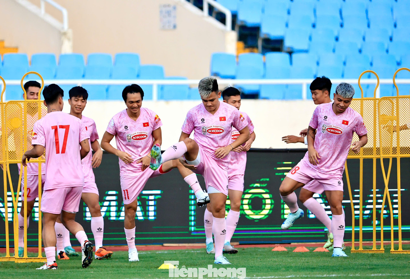 Như trung vệ Quế Ngọc Hải chia sẻ, anh cùng các đồng đội "đang rất háo hức trước trận gặp Nga, một đội bóng mạnh thuộc tốp đầu thế giới".