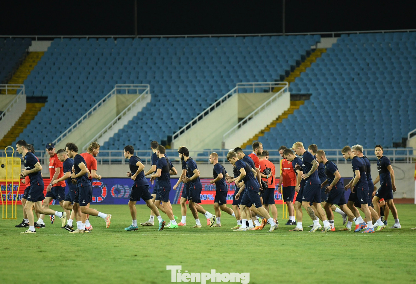 Theo tiết lộ của HLV Karpin, có 5 cầu thủ không thể ra sân ở trận mở màn gặp Việt Nam tối 5/9 tại Mỹ Đình.