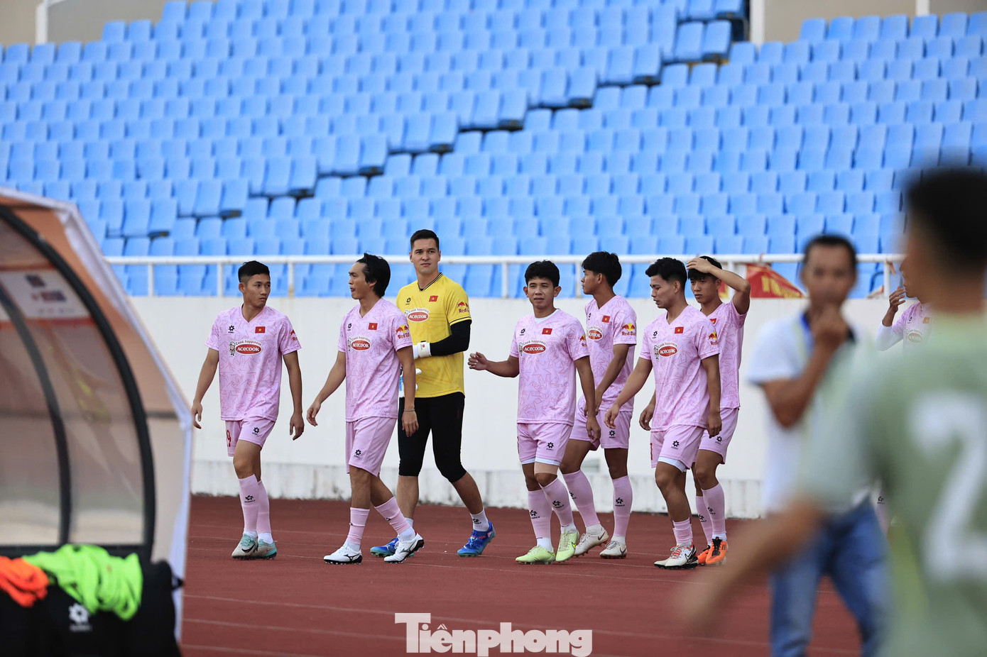 Ba tháng kể từ loạt trận cuối Vòng loại World Cup 2026, ĐT Việt Nam mới tập trung trở lại để tham dự giải giao hữu quốc tế LPBank Cup 2024. Bầu không khí của toàn đội đầy ắp tiếng cười và sự hào hứng.