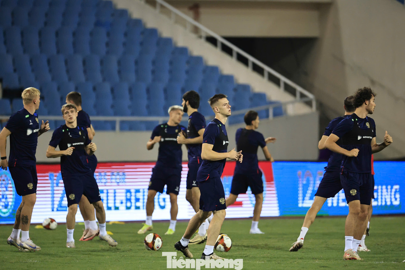 Nhưng dù với đội hình nào, HLV Karpin vẫn tự tin đội bóng của ông sẽ giành chiến thắng, đồng thời thi đấu với sự nghiêm túc, tinh thần và quyết tâm cao nhất.