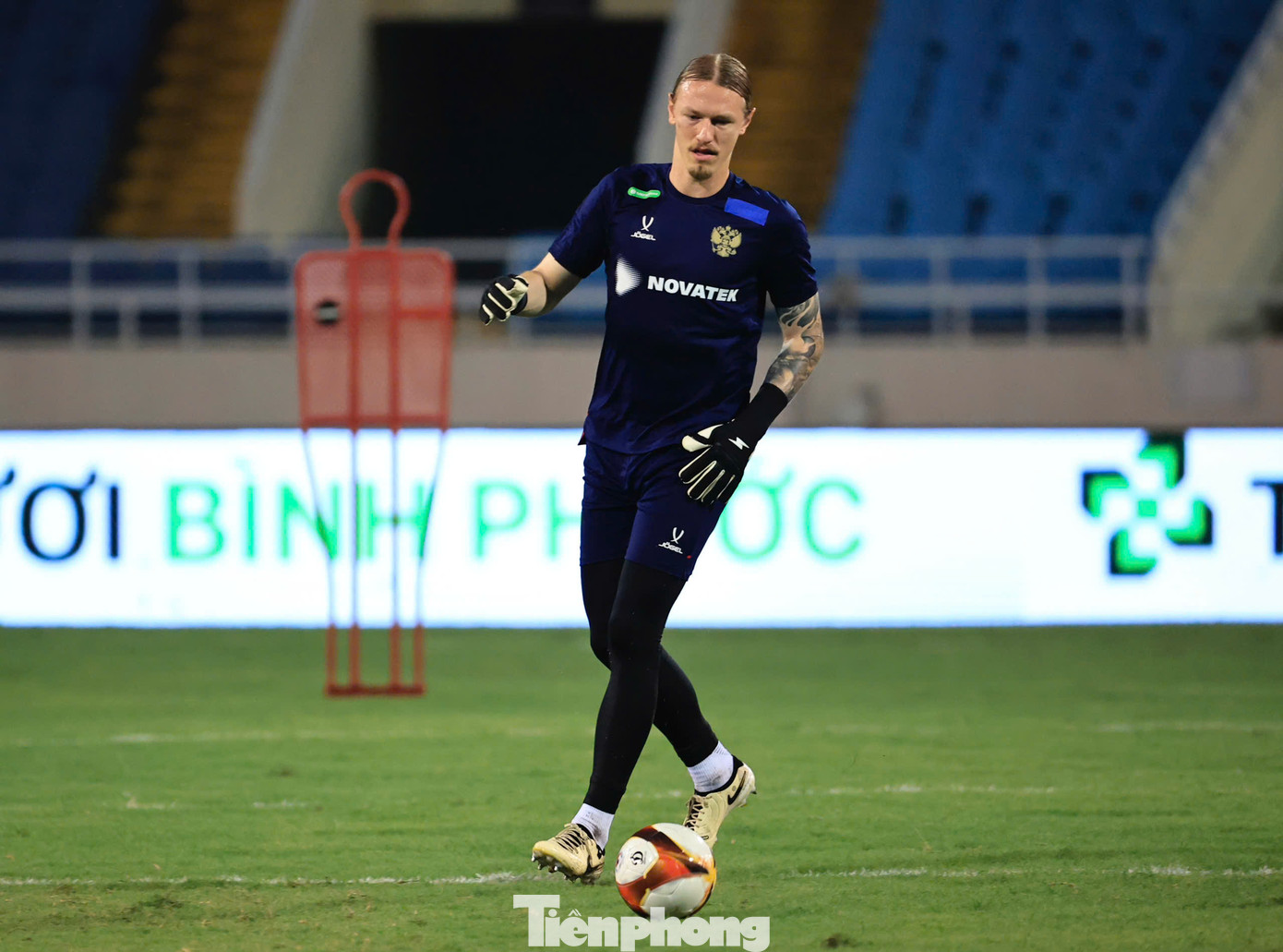 Thiếu vắng ngôi sao lớn như Aleksei Miranchuk, Aleksandr Golovin hay tài năng trẻ Arsen Zakharyan, nhưng danh sách ĐT Nga thi đấu tại giải giao hữu Tam hùng bao gồm cả Matvey Safonov, thủ môn đắt nhất lịch sử PSG với giá chuyển nhượng 20 triệu euro.