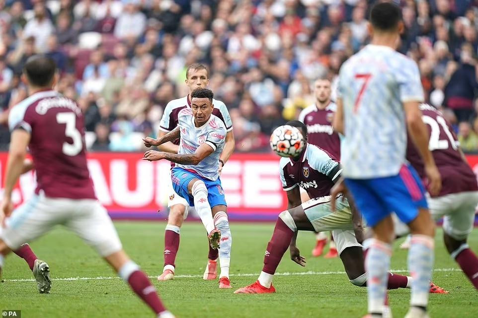 Jesse Lingard ghi bàn mang về chiến thắng 2-1 cho MU trước West Ham. (Ảnh: DailyMail) Jesse Lingard ghi bàn mang về chiến thắng 2-1 cho MU trước West Ham. (Ảnh: DailyMail)