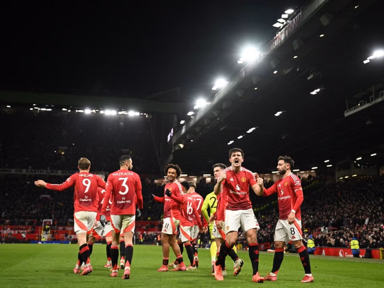 Harry Maguire giúp MU tiến vào vòng 5 Cúp FA với bàn thắng vào lưới Leicester.