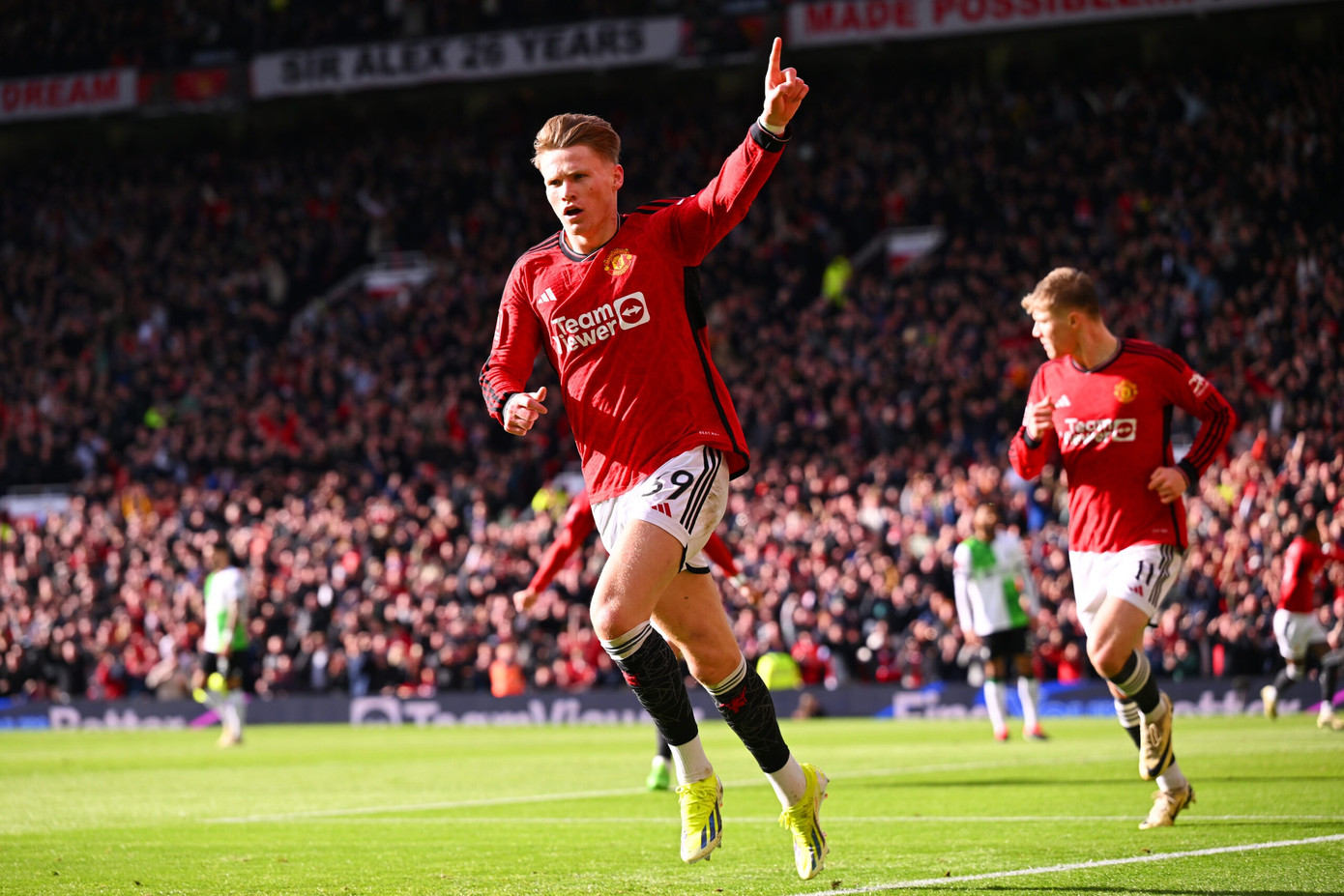 McTominay luôn bị &quot;đặt nhầm chỗ&quot; khi còn khoác áo MU.