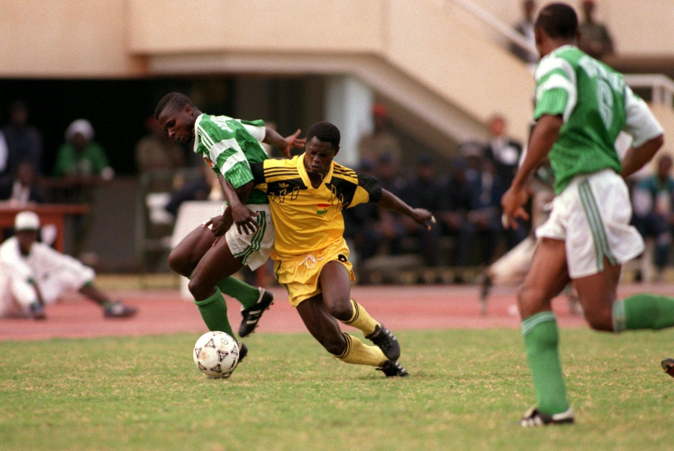 Lamptey (áo vàng) khoác áo ĐTQG Ghana khi mới 16 tuổi. (Ảnh: Getty Images) Lamptey (áo vàng) khoác áo ĐTQG Ghana khi mới 16 tuổi. (Ảnh: Getty Images)