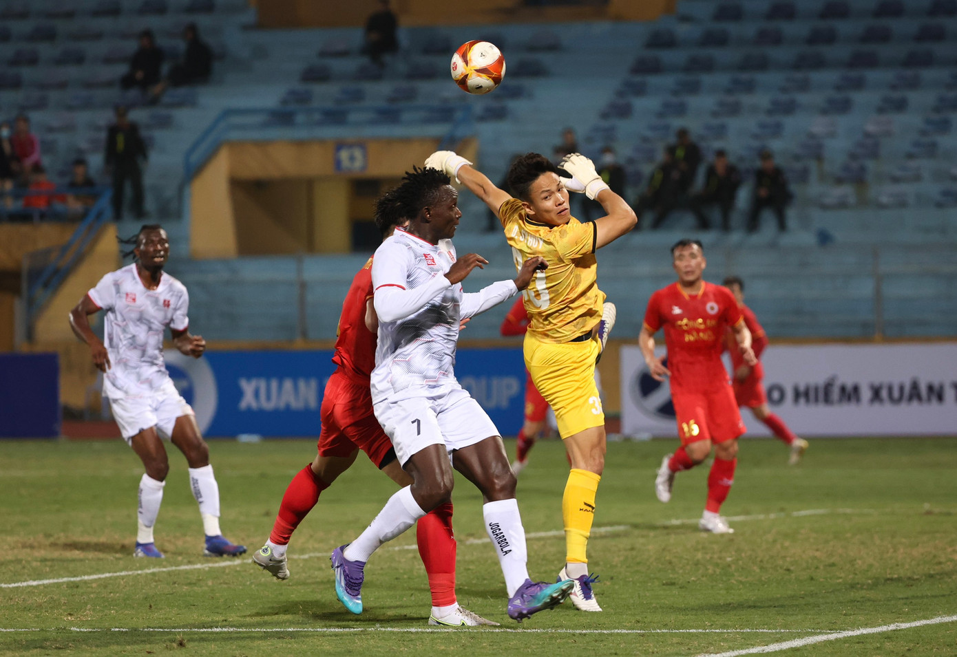 Một số khoảnh khắc ấn tượng trong ngày khai mạc giải Tứ hùng. (Ảnh: Như Ý)