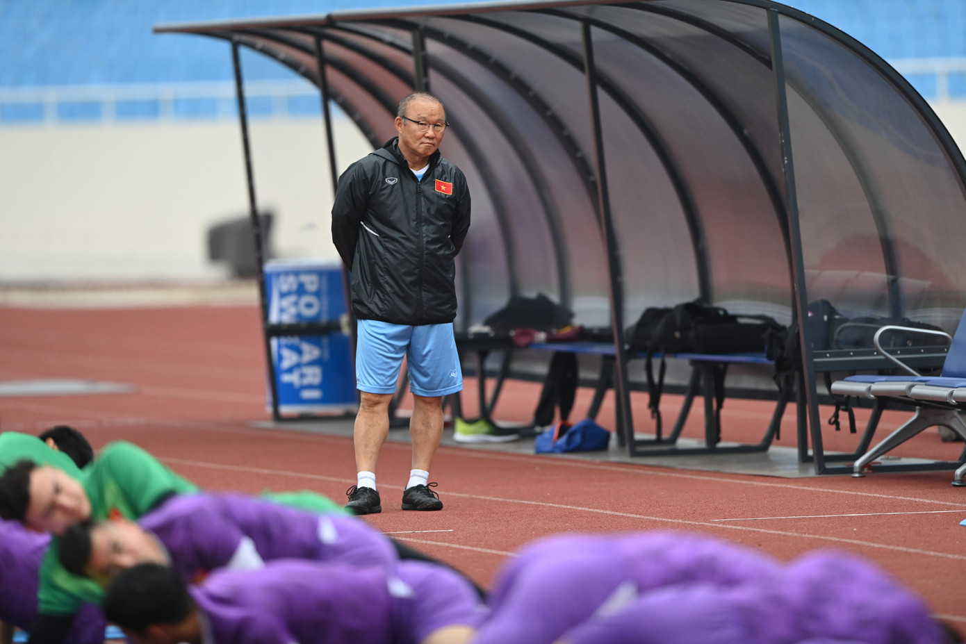 Chiến lược gia người Hàn Quốc khá trầm tư trên sân tập. Khá dễ hiểu bởi đối đầu với Thái Lan chưa bao giờ là dễ dàng và ông cần những phương án hợp lý.