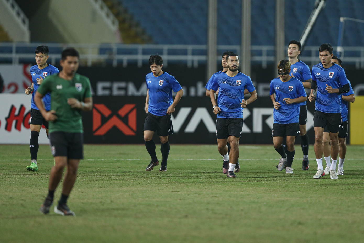 So với cách đây 1 năm, Thái Lan thiếu vắng nhiều ngôi sao, nhưng vẫn là một đội bóng hết sức đáng gờm. So với cách đây 1 năm, Thái Lan thiếu vắng nhiều ngôi sao, nhưng vẫn là một đội bóng hết sức đáng gờm.