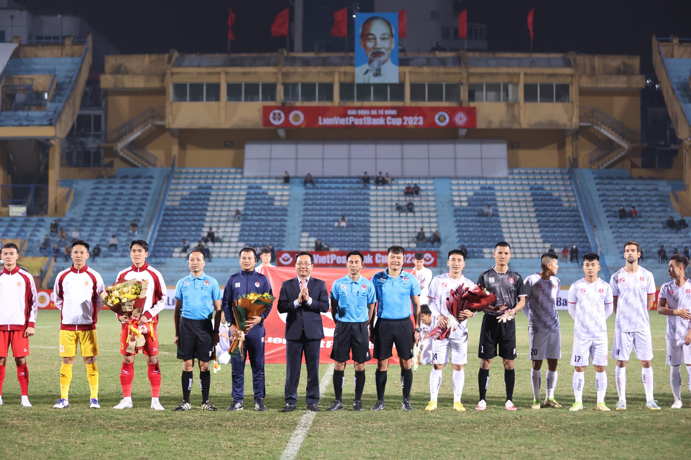 Một số khoảnh khắc ấn tượng trong ngày khai mạc giải Tứ hùng. (Ảnh: Như Ý)