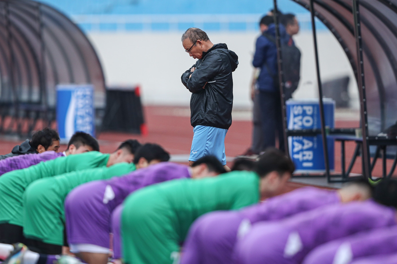 Chiến lược gia người Hàn Quốc khá trầm tư trên sân tập. Khá dễ hiểu bởi đối đầu với Thái Lan chưa bao giờ là dễ dàng và ông cần những phương án hợp lý.