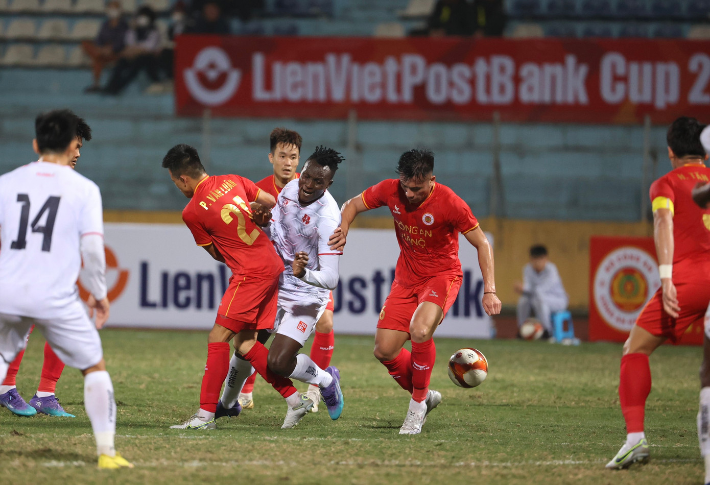 Một số khoảnh khắc ấn tượng trong ngày khai mạc giải Tứ hùng. (Ảnh: Như Ý)