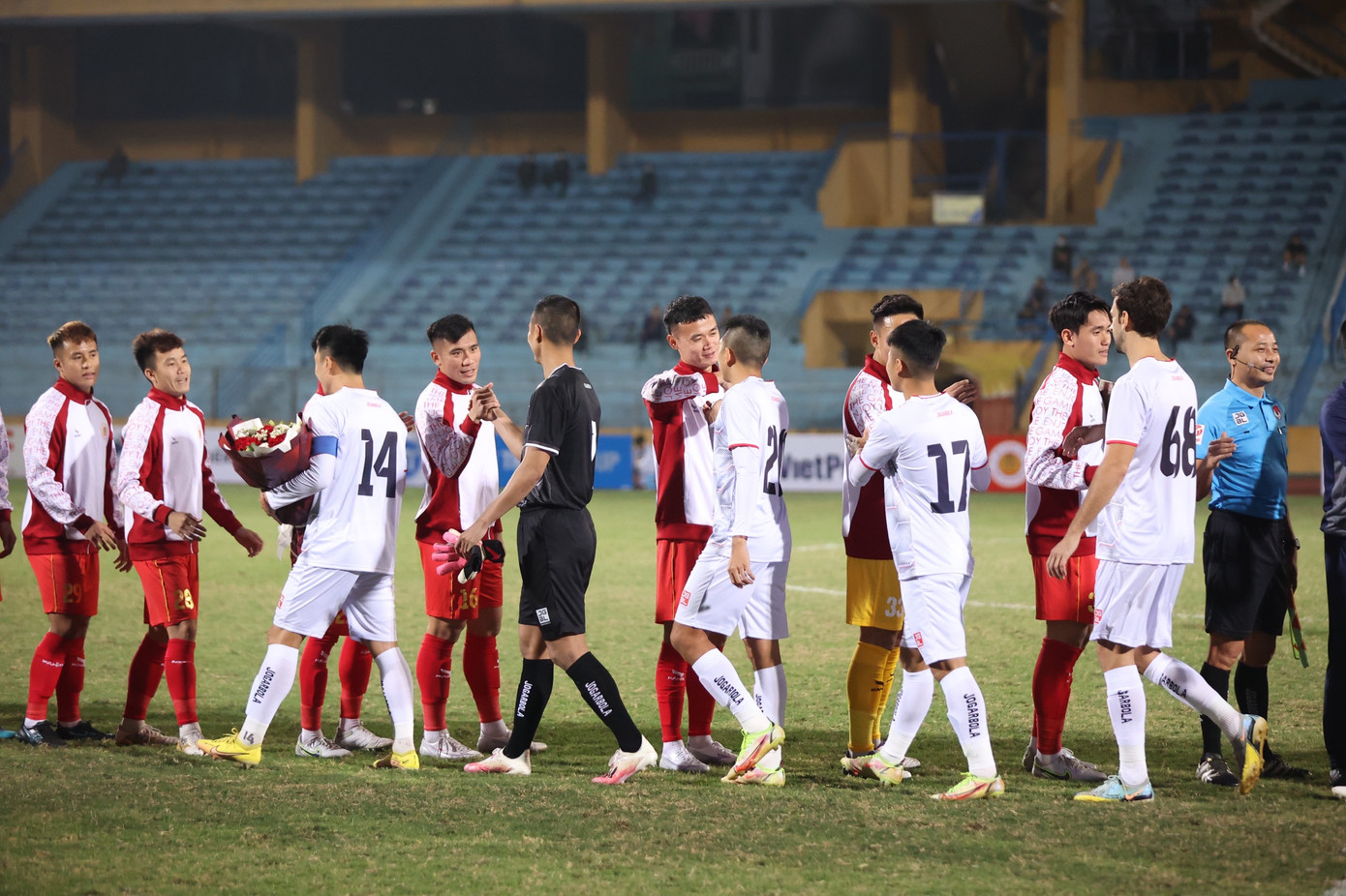 Một số khoảnh khắc ấn tượng trong ngày khai mạc giải Tứ hùng. (Ảnh: Như Ý)