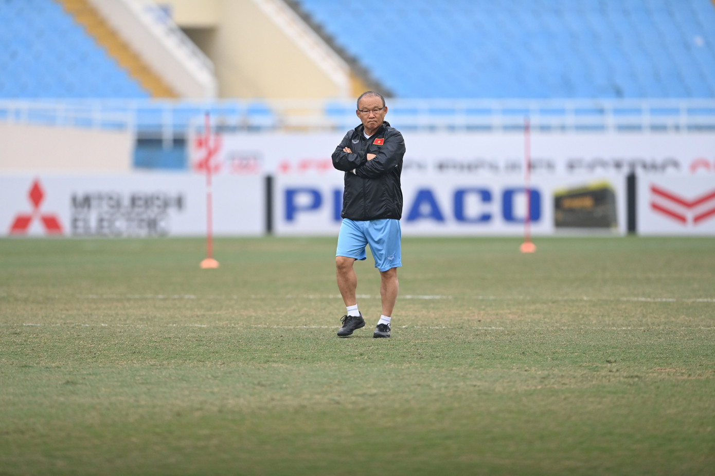 Chiến lược gia người Hàn Quốc khá trầm tư trên sân tập. Khá dễ hiểu bởi đối đầu với Thái Lan chưa bao giờ là dễ dàng và ông cần những phương án hợp lý.