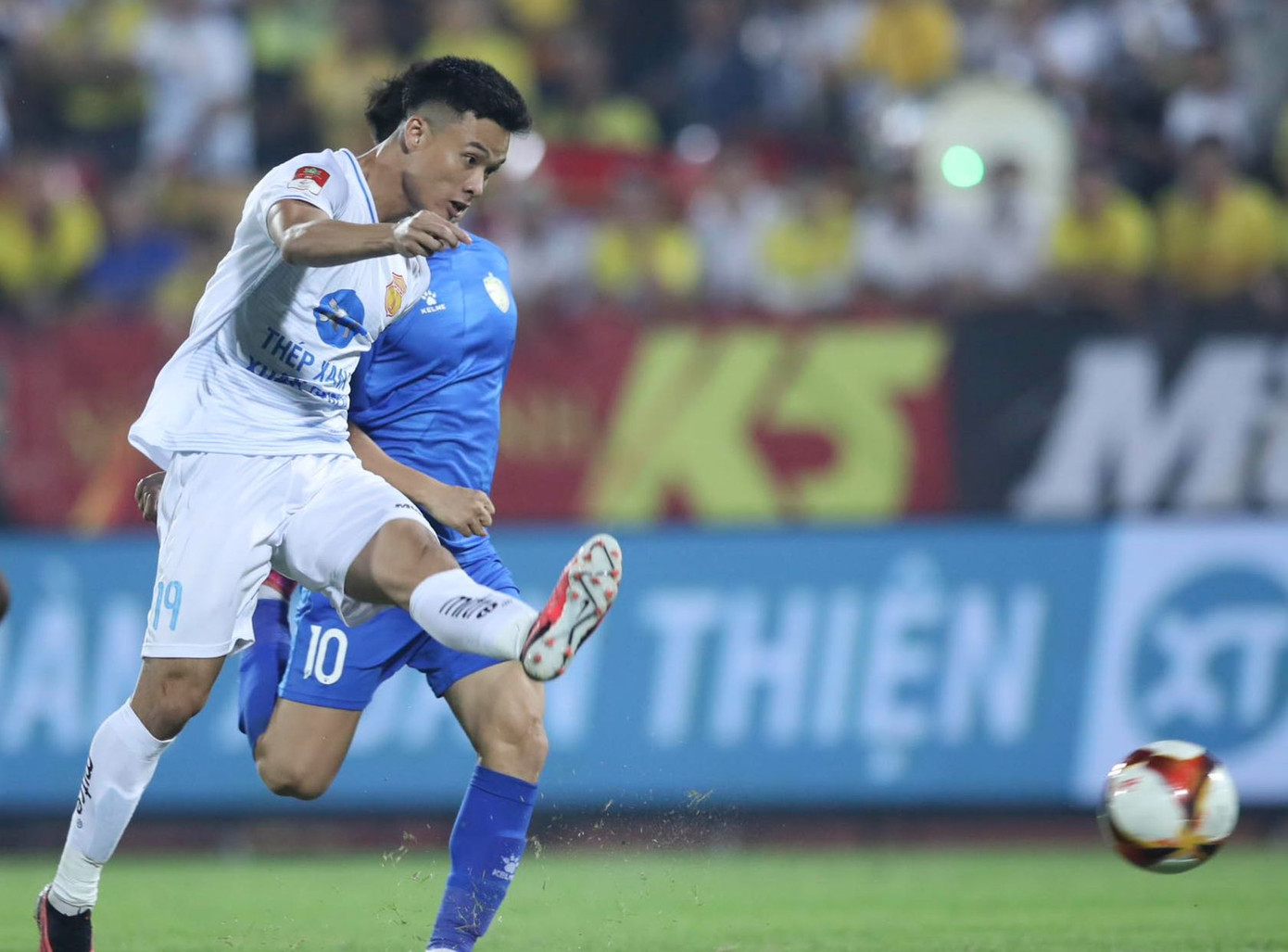 Nam Định chơi áp đảo trong phần lớn thời gian nhưng cần một chút may mắn để giành chiến thắng. Nam Định chơi áp đảo trong phần lớn thời gian nhưng cần một chút may mắn để giành chiến thắng.