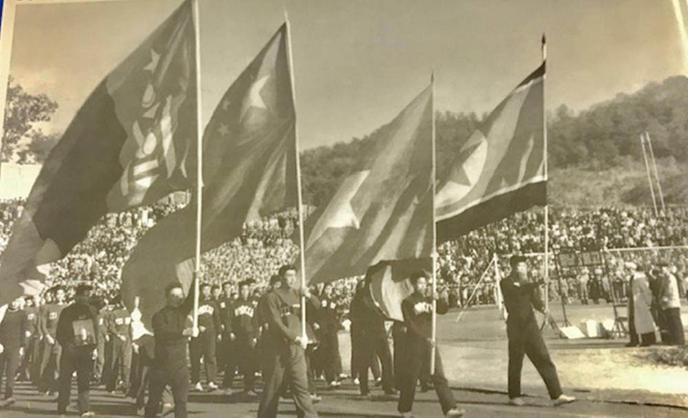 Hình ảnh Giải bóng đá Việt - Trung - Triều - Mông tại Bình Nhưỡng năm 1957 (ảnh 1), Đội tuyển Việt Nam Dân chủ Cộng Hòa năm 1956 (ảnh 2) và một trận bóng đá tại giải A1 Toàn quốc năm 1980 (ảnh 3).