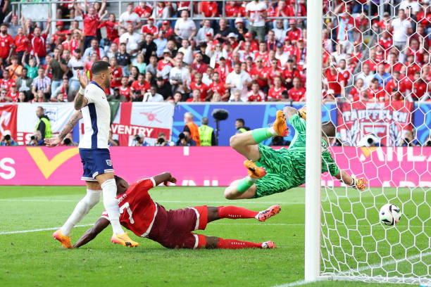 Vượt qua Thụy Sỹ trên chấm 11m, tuyển Anh vất vả ghi tên vào bán kết ảnh 46 Vượt qua Thụy Sỹ trên chấm 11m, tuyển Anh vất vả ghi tên vào bán kết ảnh 46