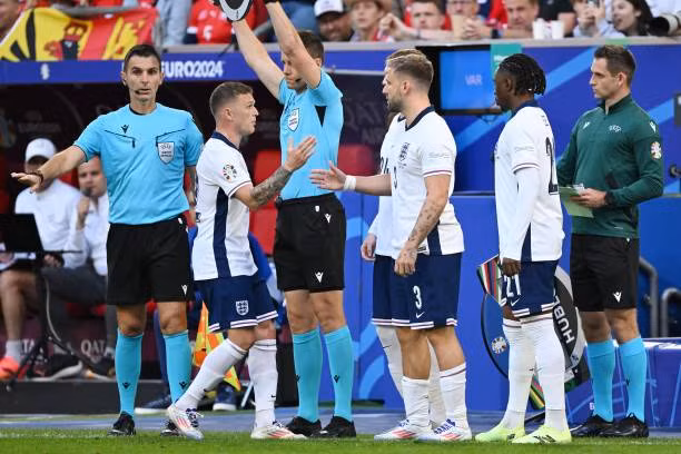 Vượt qua Thụy Sỹ trên chấm 11m, tuyển Anh vất vả ghi tên vào bán kết ảnh 48